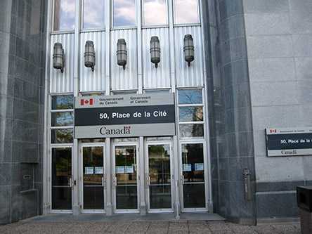 Photo de l'édifice du bureau Sherbrooke - Centre Service Canada situé au 50, Place de la Cité à Sherbrooke