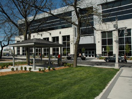Photo de l'édifice du bureau Windsor - Centre Service Canada situé au 400, place de l¿hôtel de ville Est à Windsor