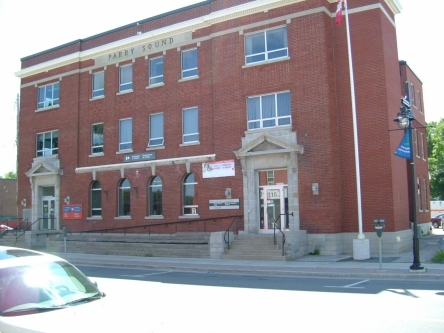 Photo de l'édifice du bureau Parry Sound - Centre Service Canada situé au 74, rue James à Parry Sound