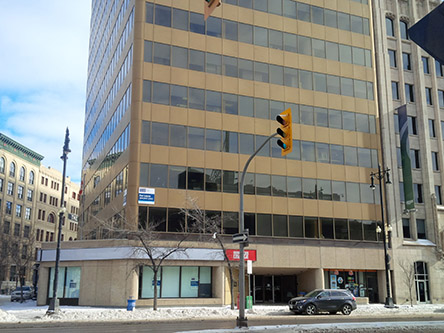 Photo de l'édifice du bureau Centre Service Canada de Winnipeg - Services de Passeport situé au 433, rue Main, suite 400 à Winnipeg