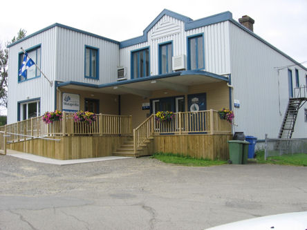 Photo de l'édifice du bureau Matapédia - site de services mobiles réguliers situé au 8, rue MacDonell à Matapédia