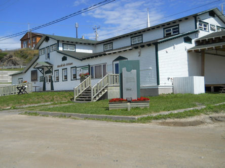 Photo de l'édifice du bureau Grande-Vallée - site de services mobiles réguliers situé au 1A, rue du Vieux Pont à Grande-Vallée