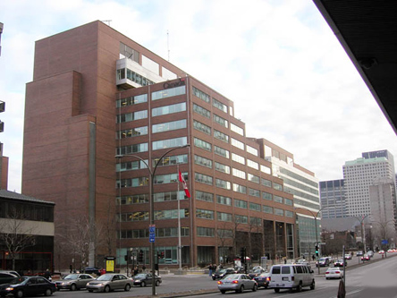 Photo de l'édifice du bureau Montréal - Centre Service Canada - Services de Passeport situé au 200, boulevard René-Lévesque Ouest, suite 103, Tour Ouest à Montréal