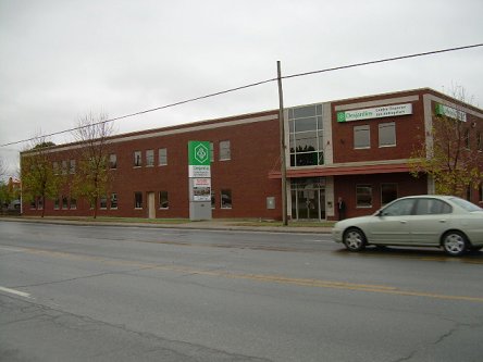 Photo de l'édifice du bureau Châteauguay - Centre Service Canada situé au 245, boulevard Saint-Jean-Baptiste à Châteauguay