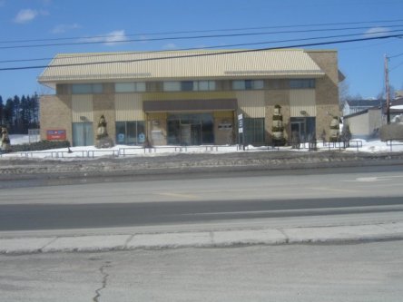 Photo de l'édifice du bureau Chandler - Centre Service Canada situé au 75, boulevard René-Lévesque Est à Chandler