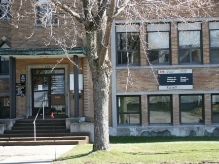 Building image of Val-des-Sources Service Canada Centre at 309 Chassé Street in Val-des-Sources