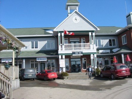 Building image of Sainte-Agathe-des-Monts Service Canada Centre at 118 Principale Street East in Sainte-Agathe-des-Monts