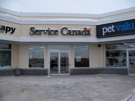 Building image of Winnipeg Rivergrove Service Canada Centre at 2599 Main Street in Winnipeg