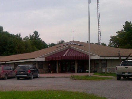 Photo de l'édifice du bureau Dokis - site de services mobiles réguliers situé au 940, rue Main à Dokis Reserve