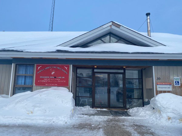 Photo de l'édifice du bureau Premières Nation de North Caribou Lake - site de services mobiles réguliers situé au  30, rue Band Office à North Caribou Lake