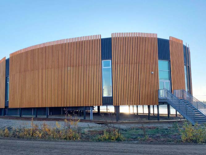Photo de l'édifice du bureau Old Crow - site de services mobiles réguliers situé au Premières nations de Vuntut Gwitchin à Old Crow
